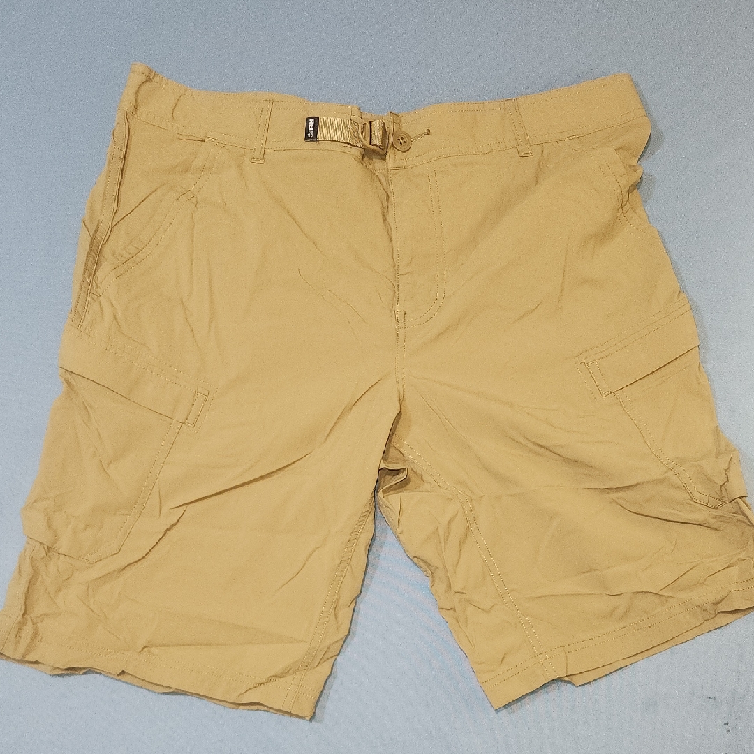 Rei Men's Lightweight Khaki Cargo Shorts. Size 38.